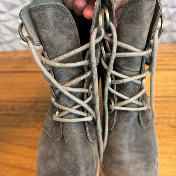 Sorel Women's Cate Waterproof Lace-Up Leather Booties Size 8 - Picture 4 of 7